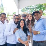 Hony Estrella Instagram - Estoy agradecida de estar en un equipo tan maravilloso @estonoesradioshow somos una familia 🤗