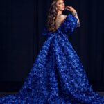 Hony Estrella Instagram - Para nadie es un misterio que @hony_estrella es una mujer imponente, es una percha maravillosa que hace cualquier estilismo fácil. Pero lo fácil con ella no existe 😂, el reto era lograr 11 looks que puedan resaltarla pero sobre todo lucirse en el escenario de Premios Soberano 2024. Hony siempre ha sido admiradora de grandes divas de la industria. Ellas han sido sus musas para su carrera como también para los looks que elegimos junto a grandes diseñadores locales e internacionales. Para cada estilismo nos inspiramos en grandes mujeres como Marilyn Monroe, María Montez, Charytín Goico, Cher, María Félix y en Frida Kahlo para los diseños de Michelle Reynoso. A través del diseño de Angie Polanco le hicimos un homenaje al gran Oscar de la Renta. Asimismo, usamos dos diseños iconos internacionales, uno de Yves Saint Laurent y otro de Solace London. De igual forma se unió en el camino Jusef Sánchez, con dos piezas muy diferentes que aportaron frescura y color. Gracias Hony por este recorrido, gracias por confiar en mí, te adoro y admiro. Gracias Michelle, Angie, Jusef, Elis, Elvira, Marlon y a todo el gran equipo que hizo este posible. GRACIAS por tantos mensajes bonitos. Los abrazo con mucho cariño.