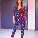Hony Estrella Instagram - No sé mucho de la vida, pero abro las manos y te muestro lo que tengo, abro mi puerta y te invito a pasar, te doy mi verdad. Quizá, lo que sé te pueda servir. Y eso es maravilloso. Florecer🌸 Como este hermoso set de mi @paracastore ✨ Unas emprendedoras de la moda dominicana con piezas exclusivas injertadas a mano.