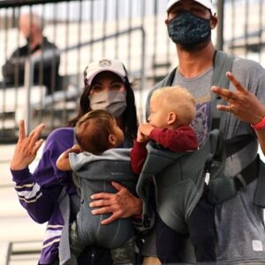 Hope Solo Instagram - Congrats on the great win @uw_wsoccer! We’re so proud that Vittorio and Lozen’s first sporting event was our alma mater and a women’s soccer match! ⚽️ 🐺 
#uwhuskies