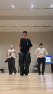 Hoshi Instagram - 스텝의 신들과 첫날 연습🐯🫡