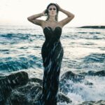 Huda ElEtrreby Instagram - Dusk 🌊 Photographer @mseifphotography Stylist @nourbozz Stylist assistant @waelfrng Makeup @kiwarkis Hair @toni.saade Corset & skirt @magdabutrym Bracelet & necklace @dior @chanelofficial Earrings @auroreezzedine