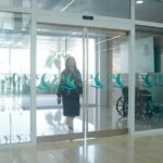 Huda Husain Instagram - تشرفت بزيارتي الى مستشفى السلام في منطقة الخبر في المملكة العربية السعودية مستوى جديد من الرعاية الطبية تواكب الرؤية المستقبلية للقطاع الطبي في المملكة @alsalam.hosp