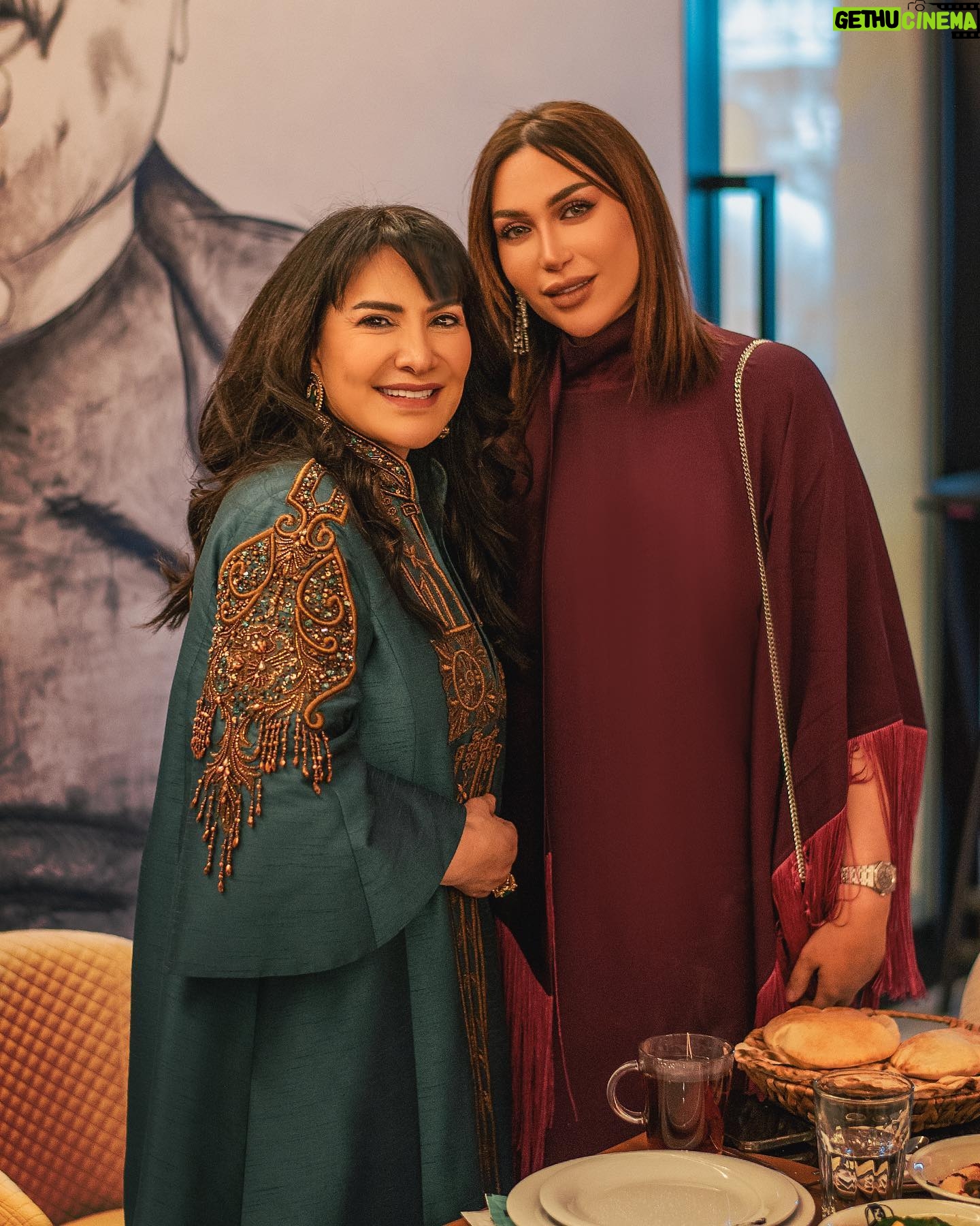 Huda Husain Instagram - بالأمس استمتعنا مع افتتاح مطعم سفرة زهير في المارينا كريسنت مع اشهى اطباق الاكل الفلسطيني الاردني 💫✌🏻 @sofret.zuhair