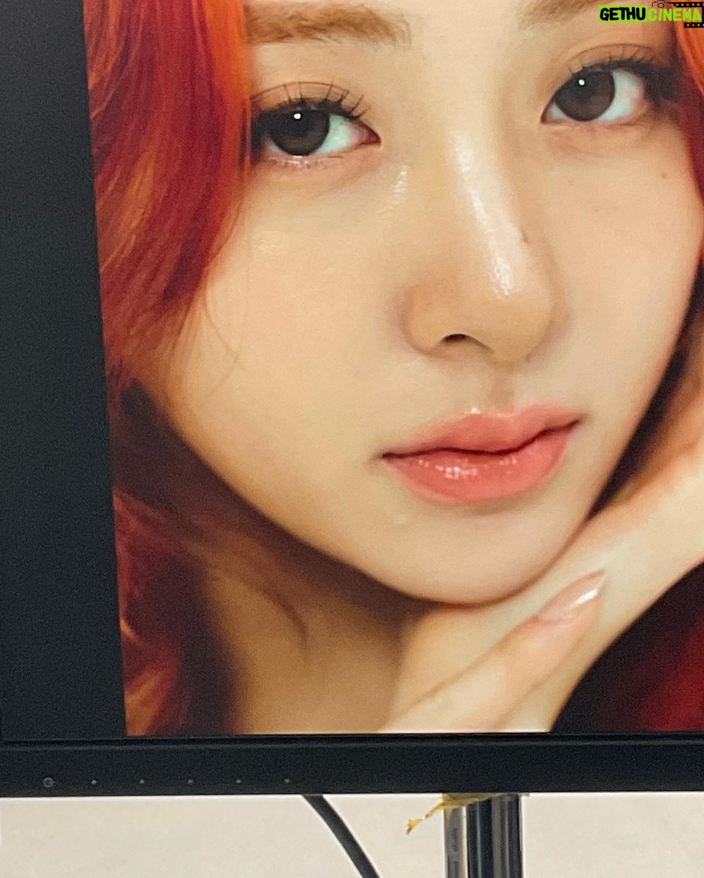 Huh Yun-jin Instagram - 🧡 #tmrwchina #tmrwmagazine