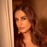 Huma Qureshi Instagram – Ishq 🫶

Styled by @sanamratansi
Team @sanjamkaur92 @navikshajain
Intern @nancyladdha
Wearing @debyaniandco
Jewellery @houseofshikha 
Hair @rakshandairanimakeupandhair
Makeup @ajayvrao721
Photographer @kaasastudio