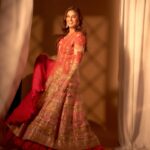 Huma Qureshi Instagram – Ishq 🫶

Styled by @sanamratansi
Team @sanjamkaur92 @navikshajain
Intern @nancyladdha
Wearing @debyaniandco
Jewellery @houseofshikha 
Hair @rakshandairanimakeupandhair
Makeup @ajayvrao721
Photographer @kaasastudio