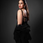 Huma Qureshi Instagram – Queen Qureshi 🖤♟️#queen #qureshi #vibe 

Styled by @sanamratansi
Team @sanjamkaur92 
Intern @harmisha.sheth
Wearing @self__cntrd
Jewels @karishma.joolry via @dipublicrelarions
Heels @oceedeeshoes
Photographer @akshayrathodphotography
HMU @ajayvrao721 @susanemmauelhairstylist