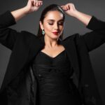Huma Qureshi Instagram – Queen Qureshi 🖤♟️#queen #qureshi #vibe 

Styled by @sanamratansi
Team @sanjamkaur92 
Intern @harmisha.sheth
Wearing @self__cntrd
Jewels @karishma.joolry via @dipublicrelarions
Heels @oceedeeshoes
Photographer @akshayrathodphotography
HMU @ajayvrao721 @susanemmauelhairstylist