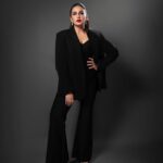 Huma Qureshi Instagram – Queen Qureshi 🖤♟️#queen #qureshi #vibe 

Styled by @sanamratansi
Team @sanjamkaur92 
Intern @harmisha.sheth
Wearing @self__cntrd
Jewels @karishma.joolry via @dipublicrelarions
Heels @oceedeeshoes
Photographer @akshayrathodphotography
HMU @ajayvrao721 @susanemmauelhairstylist