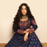 Humaima Malick Instagram - Pyaar ki kasam ! @razajaffriofficial ❣️ @humzak.makeup ❣️ @hussainrehar.official