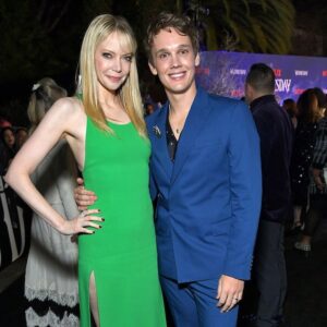 Hunter Doohan Instagram - I love these people so much!!

Thank you @wednesdaynetflix @netflix @goughalfred @miles_millar @animateted @coralworld @aliblue @angelvdb @iamjdiaz @tiffbrisenostylist @robscheppy and so many more!!