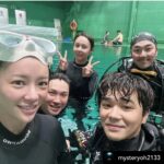 Hwang Jung-eum Instagram - 추억#7인의탈출#수중촬영💙무서워듀금 정으미살려했던순간 선생님들도움으로무사히💗