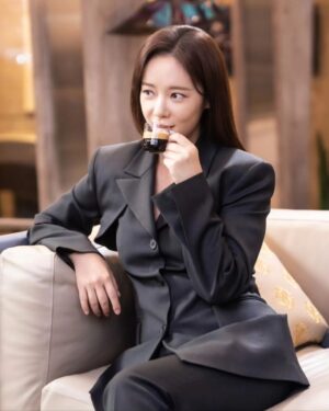 Hwang Jung-eum Instagram - 오늘밤 7인의탈출과함께~~아시죵?!!😛😛😛