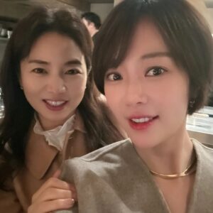 Hwang Jung-eum Instagram - 🩵