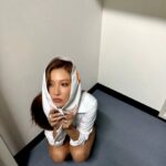 Hwasa Instagram - Twits fancon tour in Seoul 😌🧡 사랑해 멍청이들 ! 함께 고생해주신 많은 스텝분들과 @pnation.official 함께 멋진 무대를 이끌어준 팀화사 귀한시간을 선물해주신 켄달은지언니 @happy._.ej 멋진엔딩을 선물해준 신애언니 @shinae_an 늘 모든걸 함께 해주는 @pws_logos 🌷 그리고 멋진 마이크 감사해요 오빠 ! @42psy42 저를 응원하러 와주신 많은분들께 진심으로 감사드립니다 🧡