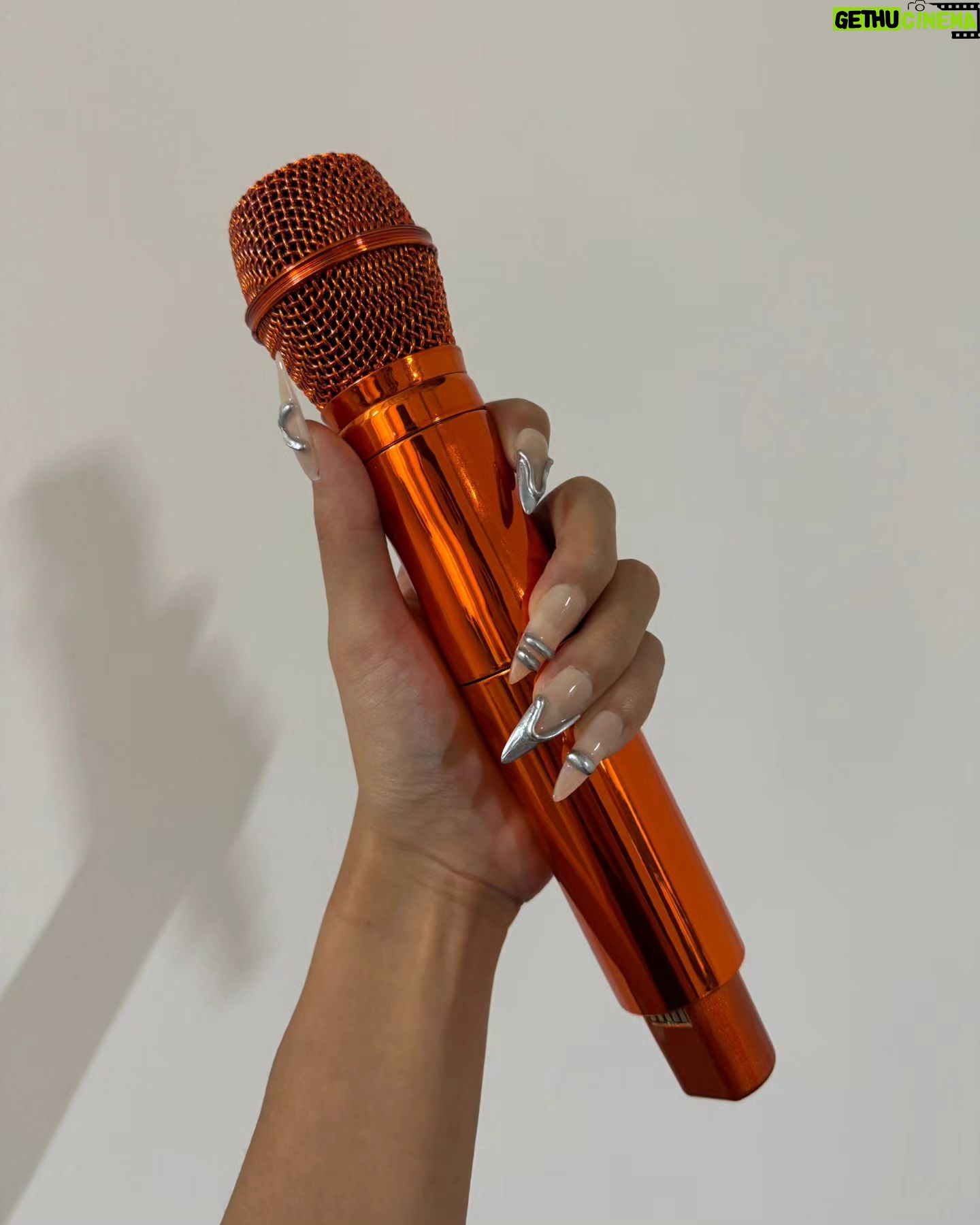 Hwasa Instagram - Twits fancon tour in Seoul ๐๐งก ์ฌ๋ํด ๋ฉ์ฒญ์ด๋ค ! ํจ๊ป ๊ณ ์ํด์ฃผ์ ๋ง์ ์คํ
๋ถ๋ค๊ณผ @pnation.official ํจ๊ป ๋ฉ์ง ๋ฌด๋๋ฅผ ์ด๋์ด์ค ํํ์ฌ ๊ทํ์๊ฐ์ ์ ๋ฌผํด์ฃผ์ ์ผ๋ฌ์์ง์ธ๋ @happy._.ej ๋ฉ์ง์๋ฉ์ ์ ๋ฌผํด์ค ์ ์ ์ธ๋ @shinae_an ๋ ๋ชจ๋ ๊ฑธ ํจ๊ป ํด์ฃผ๋ @pws_logos ๐ท ๊ทธ๋ฆฌ๊ณ ๋ฉ์ง ๋ง์ดํฌ ๊ฐ์ฌํด์ ์ค๋น ! @42psy42 ์ ๋ฅผ ์์ํ๋ฌ ์์ฃผ์ ๋ง์๋ถ๋ค๊ป ์ง์ฌ์ผ๋ก ๊ฐ์ฌ๋๋ฆฝ๋๋ค ๐งก