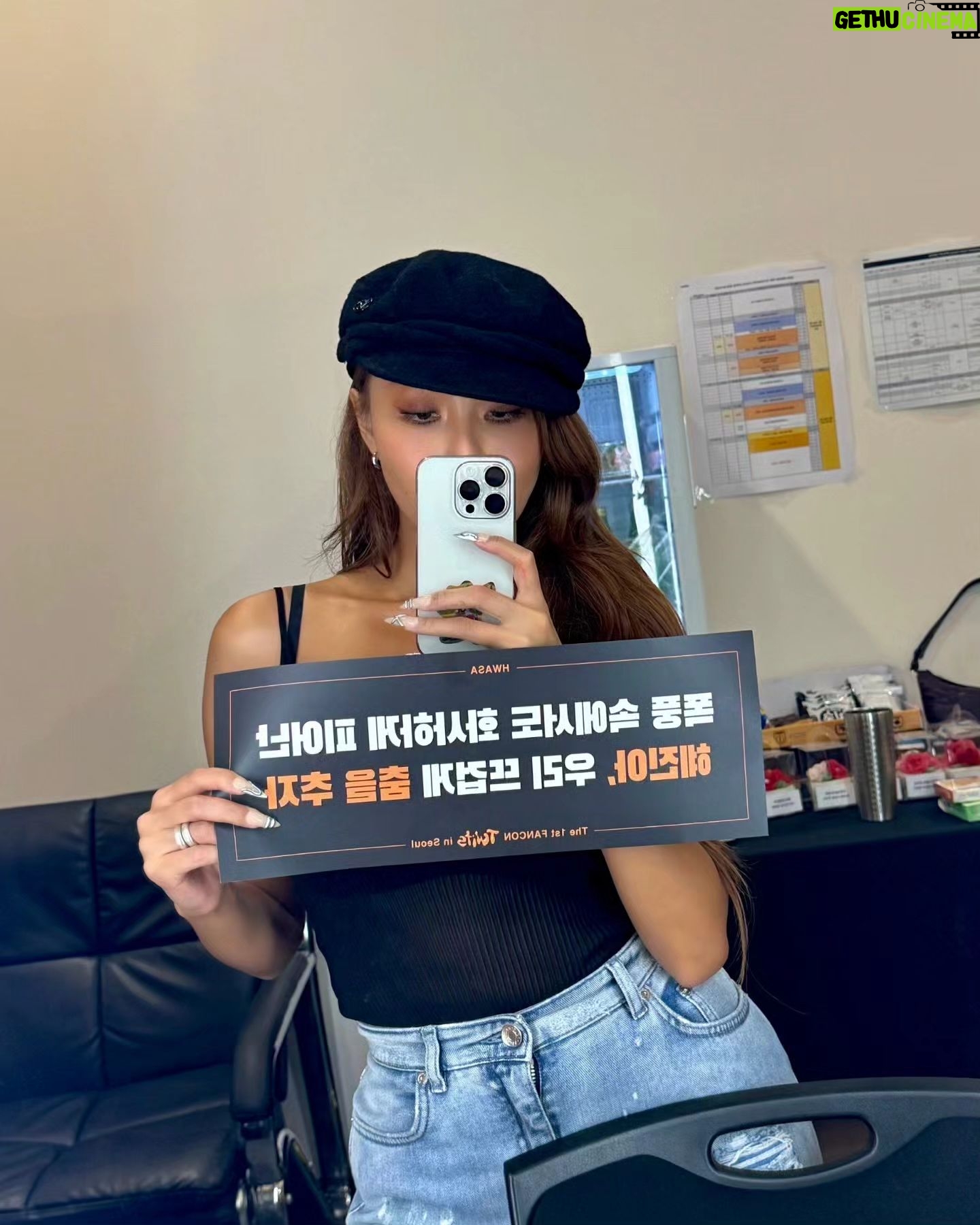 Hwasa Instagram - Twits fancon tour in Seoul ๐๐งก ์ฌ๋ํด ๋ฉ์ฒญ์ด๋ค ! ํจ๊ป ๊ณ ์ํด์ฃผ์ ๋ง์ ์คํ
๋ถ๋ค๊ณผ @pnation.official ํจ๊ป ๋ฉ์ง ๋ฌด๋๋ฅผ ์ด๋์ด์ค ํํ์ฌ ๊ทํ์๊ฐ์ ์ ๋ฌผํด์ฃผ์ ์ผ๋ฌ์์ง์ธ๋ @happy._.ej ๋ฉ์ง์๋ฉ์ ์ ๋ฌผํด์ค ์ ์ ์ธ๋ @shinae_an ๋ ๋ชจ๋ ๊ฑธ ํจ๊ป ํด์ฃผ๋ @pws_logos ๐ท ๊ทธ๋ฆฌ๊ณ ๋ฉ์ง ๋ง์ดํฌ ๊ฐ์ฌํด์ ์ค๋น ! @42psy42 ์ ๋ฅผ ์์ํ๋ฌ ์์ฃผ์ ๋ง์๋ถ๋ค๊ป ์ง์ฌ์ผ๋ก ๊ฐ์ฌ๋๋ฆฝ๋๋ค ๐งก