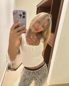 Hyoyeon Instagram - 맘에들어 new hair style🪽