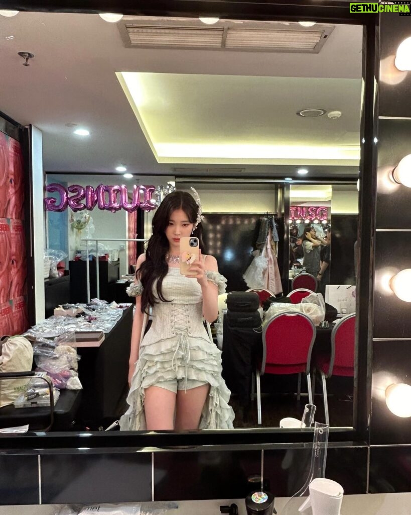 IU Instagram - 싱애나 나의 영원한 라이벌♥️ 헐콘 in Singapore 🫶