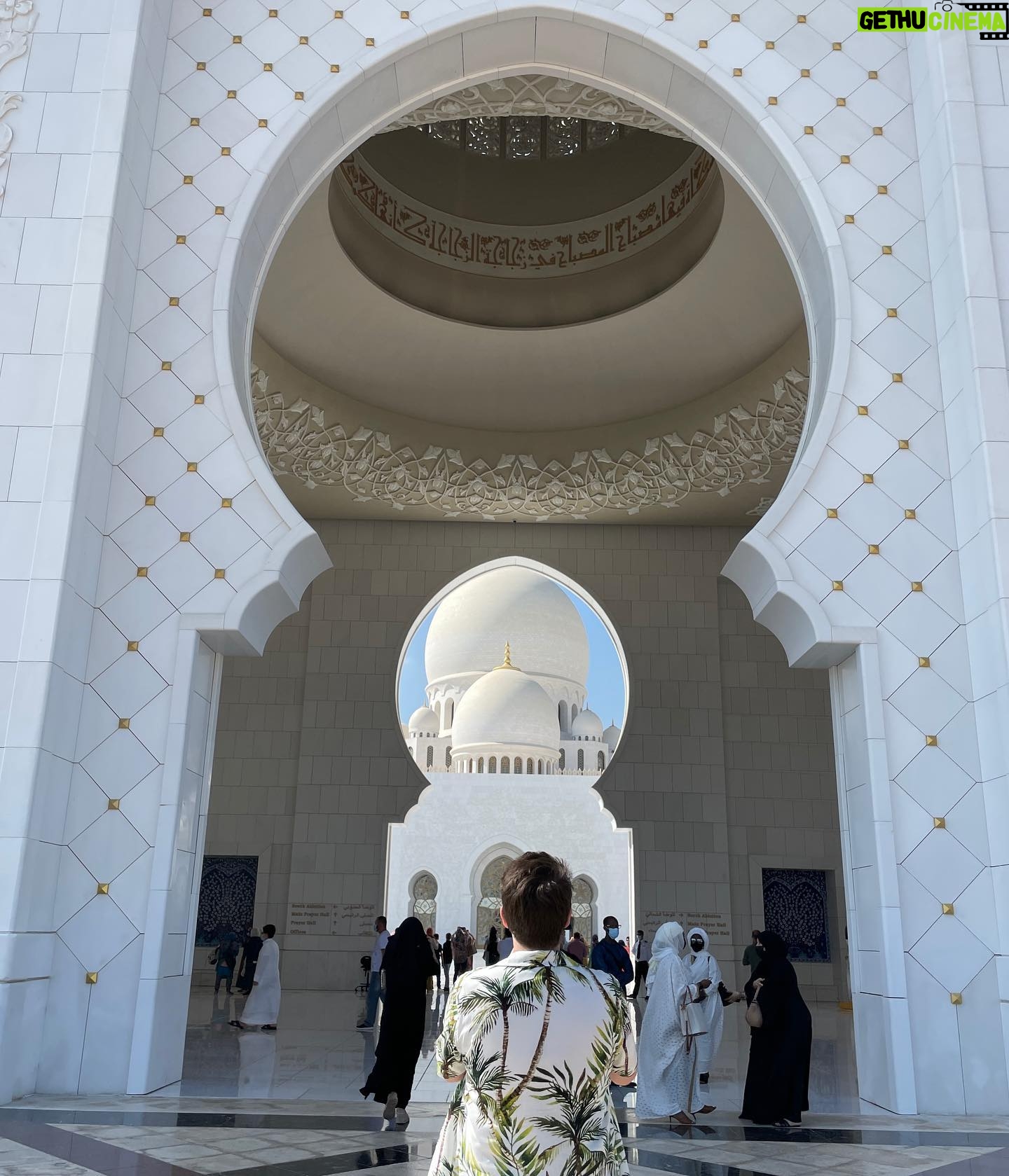 Ian Hecox Instagram - Abu Dhabi dumpy (part 2)