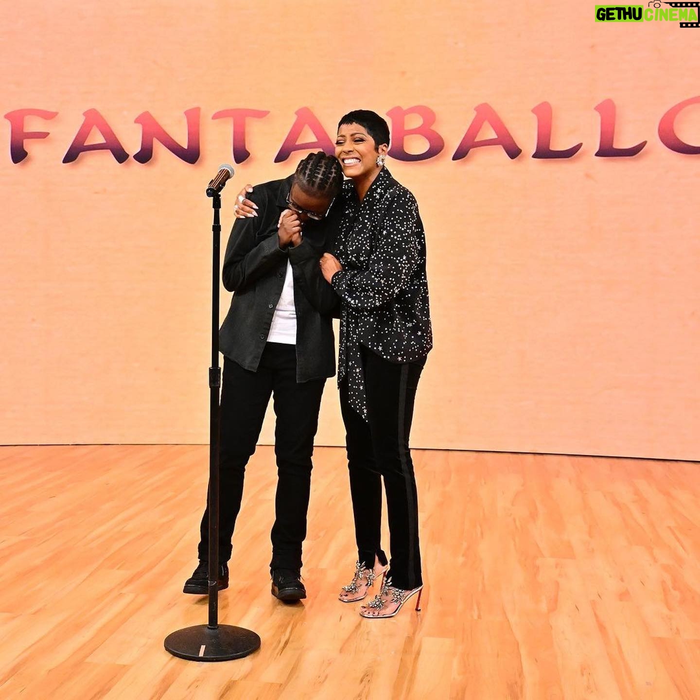 Idina Menzel Instagram - I’ve never been more proud of my dear friend Fanta. She has taught me way more about life than anything I could have taught her. She is an inspiration and a light for anyone who is lucky enough to meet her. I love you Fanta. 🧡 Link in my Story to watch her full poetry performance on the @tamronhallshow. @fantaratty @abroaderway