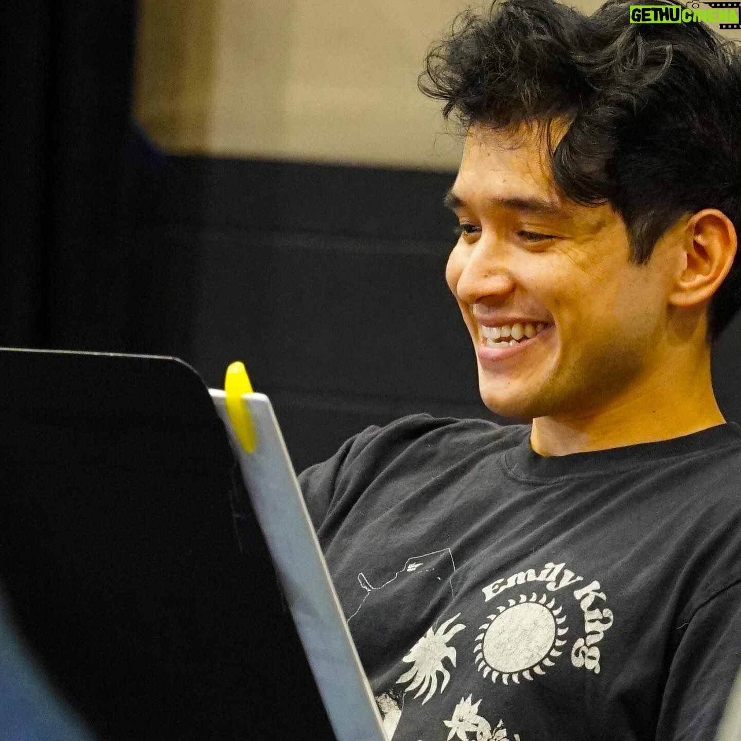 Idina Menzel Instagram - Two weeks ago we did our first read-through of REDWOOD at the Playhouse and to say it was thrilling was an understatement! With each rehearsal, we get more and more excited to share this cinematic, new musical with you when First Looks (previews) and performances start in February🌲 REDWOOD is largely sold out but small batches of tickets are released intermittently as they are made available. Keep checking back with the link in our bio! #RedwoodLJP #musical #musicaltheatre #newmusical #redwoodmusical #theatre #rehearsal #idinamenzel