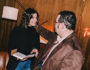Idina Menzel Instagram - The wickedly talented @idinamenzel came to PLAY 🍽️✨ #GutenbergBway

📸: @michaelah.jpg