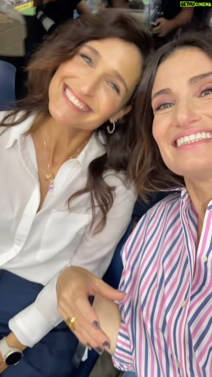 Idina Menzel Instagram - #LoudMouse and #ProudMouse at the @usopen! 🎾 @dobeltequila #SmoothnessMastered @authorcaramentzel