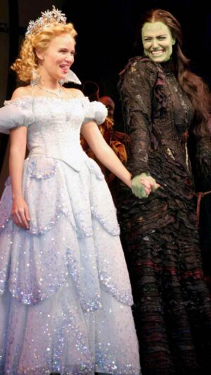Idina Menzel Instagram - We have been changed… For Good 💚💗 Happy 20th, @wicked_musical!! #Wicked20 #ForGood