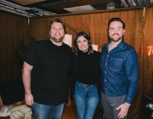 Idina Menzel Instagram - The wickedly talented @idinamenzel came to PLAY 🍽️✨ #GutenbergBway

📸: @michaelah.jpg