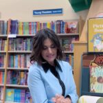 Idina Menzel Instagram - Stopped by the children’s section of @bnfifthavenue in #NYC while in-store to sign #DramaQueen and autographed a few copies of #LoudMouse—to get ready for #ProudMouse! Let me know if you find a signed one. #LinkInBio to purchase/pre-order. ✍️ Or find a signing near you!