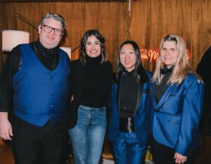 Idina Menzel Instagram - The wickedly talented @idinamenzel came to PLAY 🍽️✨ #GutenbergBway

📸: @michaelah.jpg