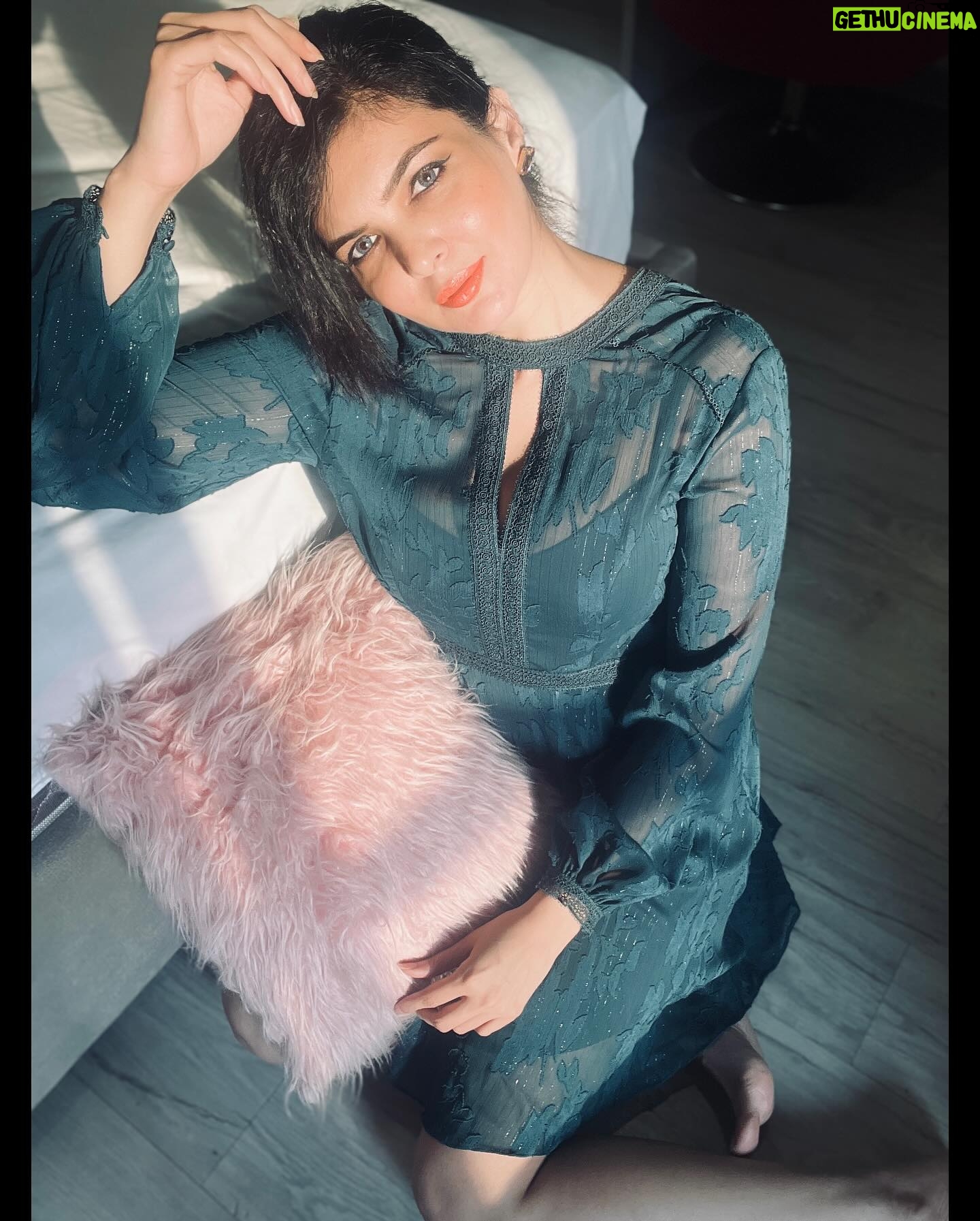 Ihana Dhillon Instagram - I’m full of unsaid words ☺️ #themindsjournal . . . . . #sunset #vibes #feelingsquotes #instagood #insta #love #ihanadhillon