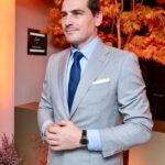 Iker Casillas Instagram - Thank you @sartoriavergallo for dressing me with this elegant handmade bespoke suit!! ✌️