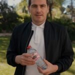 Iker Casillas Instagram - ¡SORTEO CERRADO! @ikercasillas ha vivido muchas cosas y aprendió la importancia de empezar de cero cada día, disfrutar de las pequeñas cosas y aprender a cuidarse. ¿Quieres saber cómo hacerlo? Te esperamos en nuestro evento del 9 de mayo en Madrid donde impartiremos talleres, charlaremos con Iker y muchas cosas más. ¡Sorteamos 15 pases! 💖 Para participar solo tienes que: 1.Seguir a Fontarel 2.Registrarse en la landing que encontrarás en el link de la bio del perfil de Fontarel #FontarelZeroSodio #AguasFontarel #EmpezarDeZero *La Organización Mundial de la Salud recomienda un consumo de sodio inferior a los 2 gramos al día para contribuir a una presión arterial normal