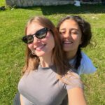 Ilayda Akdoğan Instagram - benim canim serram hayatta senin kadar cok sevdigim o kadar az insan var ki. her arkami dondugumde orda oldugun, tum hayallerimi bana inanarak dinledigin, gercekligin, kendin olusun, enerjin ve seni sen yapan her seyle benim ayaklarimi daha saglam yere basmama yardimci oldugun icin tesekkur ederim♥️ sen bir insanin hayal edebileceginden bile daha iyi bir dostsun. 24 saatimi birlikte gecirebilecegim askim. iyisiyle, kotusuyle daha nicelerine. yan yana dileklerimizi gerceklestirecegimiz yillar var onumuzde. iyi ki dogdun, iyi ki hayatimdasin🩷