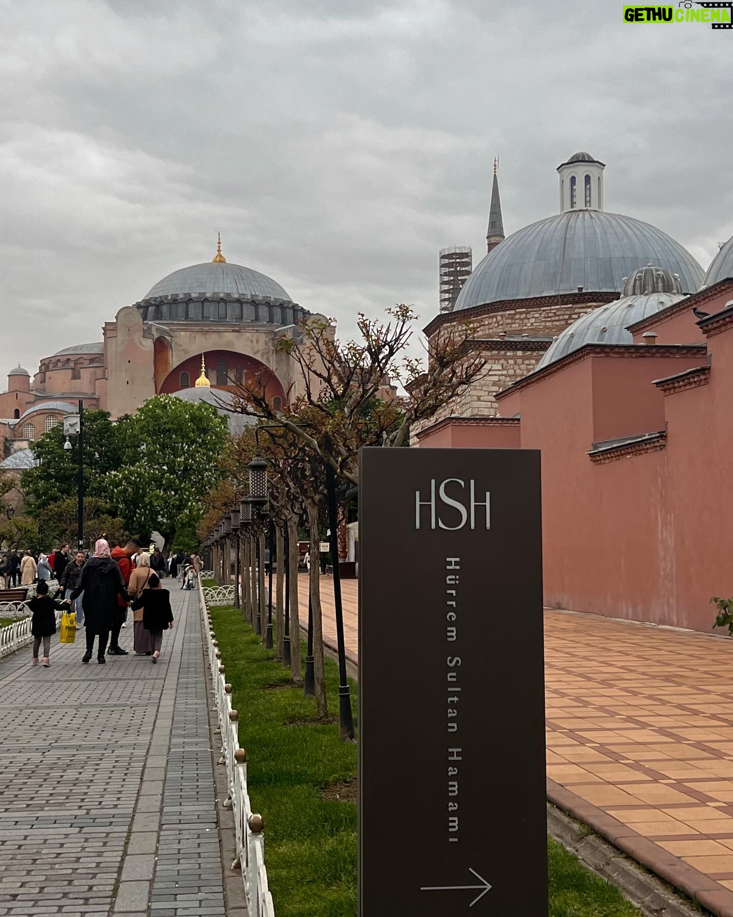 Ilayda Akdoğan Instagram - turkish hammam >>> everything sultanlar gibi hissettigimiz bir gun @ayasofyahurremsultanhamami ♥️ #reklam
