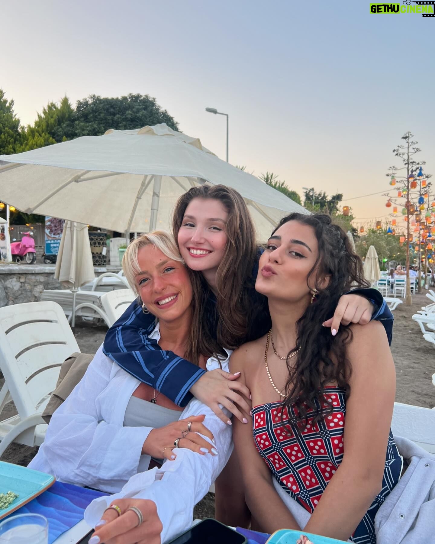Ilayda Akdoğan Instagram - why i haven’t replied