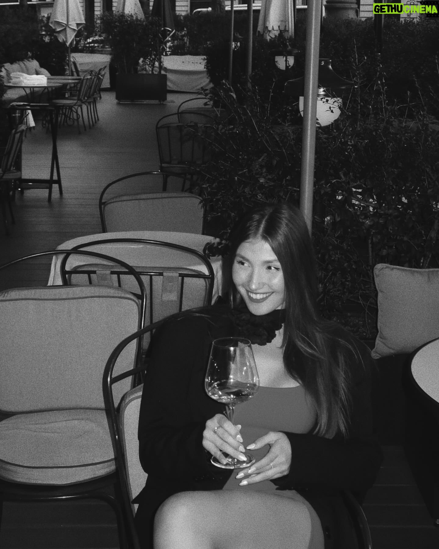 Ilayda Akdoğan Instagram - paris on my mind