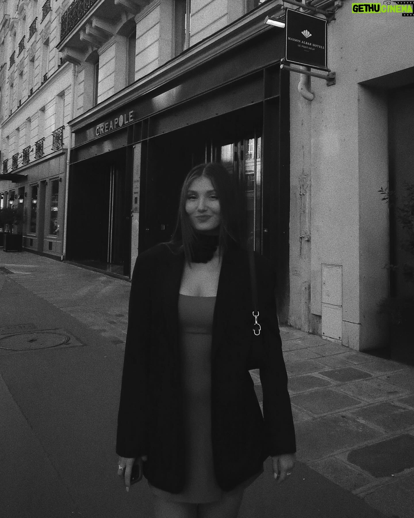 Ilayda Akdoğan Instagram - paris on my mind