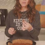 Ilean Almaguer Instagram - Acompáñame a preparar un pan de plátano súper saludable y deli este Martes en mi canal. #nutricionholistica #balance Join me in the making of a healthy and delicious banana bread this Tuesday on my channel. #holistichealth #balance