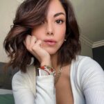 Ilean Almaguer Instagram – Curly hair day 🤪✨

Aprovechando el pelo y la luz. 

#sunday #whynot #fyp