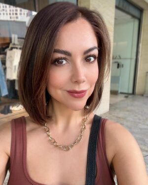 Ilean Almaguer Instagram - Creo que lo cortaré un poco más 🤪 
New hair! Que opinan? Si o no? 😬

#hair #me #fyp