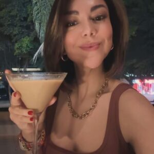 Ilean Almaguer Instagram - Creo que lo cortaré un poco más 🤪 
New hair! Que opinan? Si o no? 😬

#hair #me #fyp