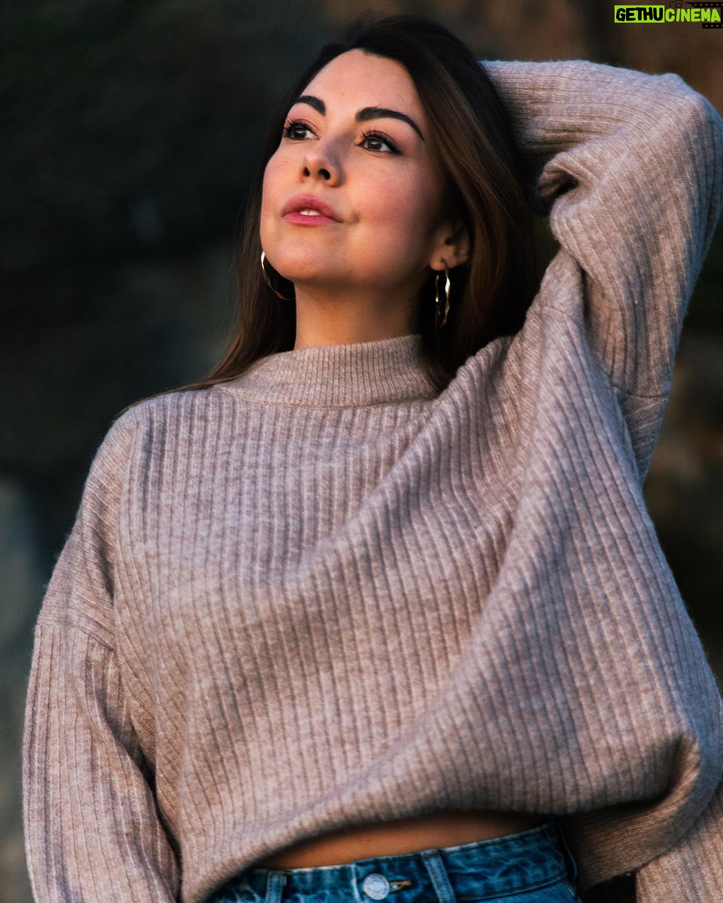 Ilean Almaguer Instagram - Visualizando pero trabajando! Por más que visualicemos algo que queremos, si no lo trabajamos y centramos ahí nuestra energía, hay muy pocas probabilidades de que pase por arte de magia. A trabajar, a enfocarnos y a visualizar. Amén!! 🙏🏼✨ #focus #workforit