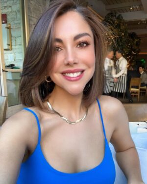 Ilean Almaguer Instagram - Esa es la cara de alguien que acaba de comer muy rico.🤪 fuera de foco pero feliz!!!! ✨

#greekfood #foodies #happy