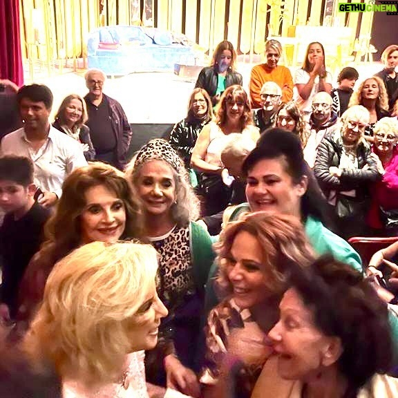 Iliana Calabró Instagram - Noche inolvidable junto a @mirthalegrand y la Coca en @perdida.mente.ok en #mardelplata ❤️❤️❤️❤️ muchas muchas gracias por venir querida Mirtha! Sabés lo que significás para nuestra familia y lo mucho que te quiero y respeto. Para mí es una felicidad enorme que hayas podido verme en esta obra que amo tanto. Gracias @josemariamuscari y @tomas.rottemberg y Carlitos @multiteatro por esta gran oportunidad y gracias compañeras por compartir esta alegría y ser las mejores @leonorbenedetto_ok @anitapicchiook @emilimazeroficial @mirtawons6 @marialauraespinola y @marielaasensio tb autora. Gracias querido público siempre acompañando 💖 #mardelplata #perdidamente #muscari #teatro #comedia #mirthalegrand #iliana #ilianacalabro @agenciaab