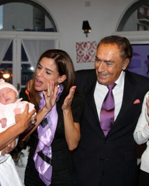 Iliana Calabró Instagram - Gracias Mia por llegar con tu luz a iluminar nuestra familia. Felices primeros quince y a seguir compartiendo momentos felices!!! Te amo sobrina  y ahijada Mia GRACIAS ❤️