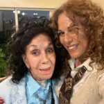 Iliana Calabró Instagram - Feliz día mamás… así lo compartimos con @cocacalabro @marinacalabro_ok y Mia… gracias a mis dos 🌞🌞Stefano y Nico que llegaron para iluminar mi vida🤩💖. Hoy ellos con Martín me rodearon de bellas y perfumadas flores y junto a mi familia, mis amigos y tantos hermosos mensajes recibidos por acá me llenaron de mimos en este día! Feliz rodeada de amor y en familia😍❤️… Dios los bendiga a todos con AM💖R
